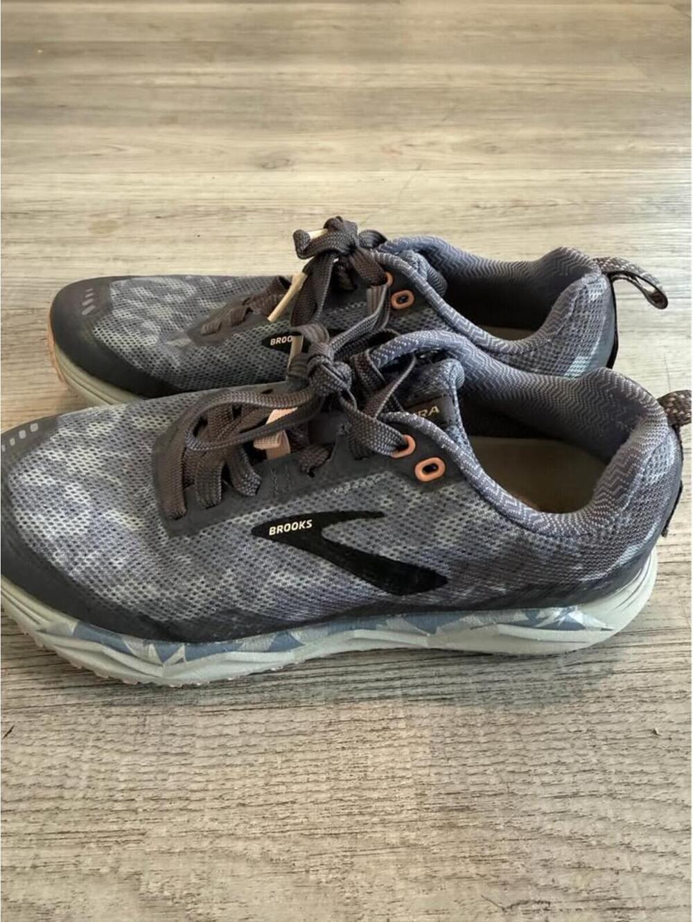 Women’s Brooks Caldera Trail Running Shoes Sz 7